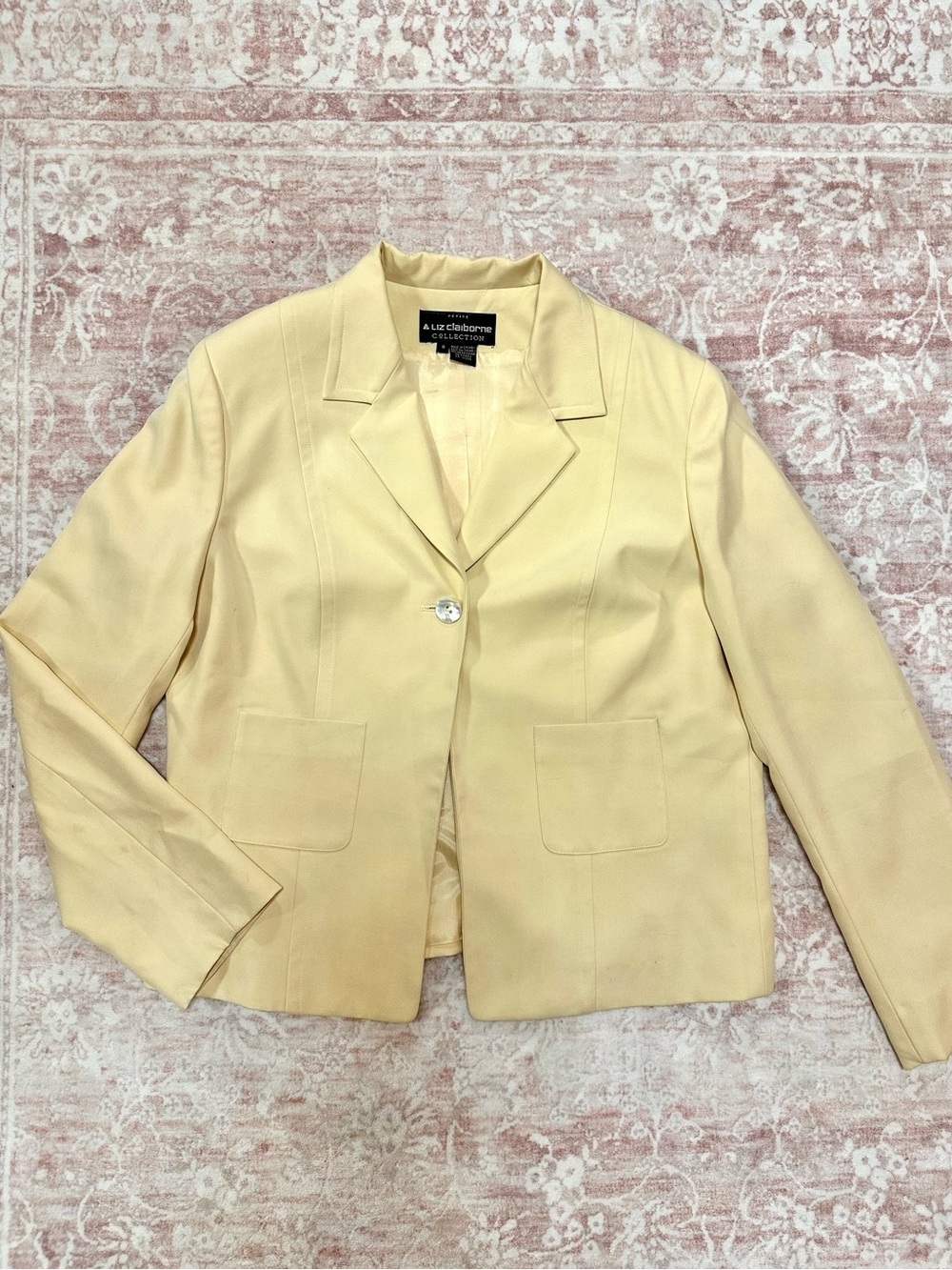 Vintage 🌼 100% Silk Liz Claiborne Butter Yellow Jacket - Picture 3 of 12